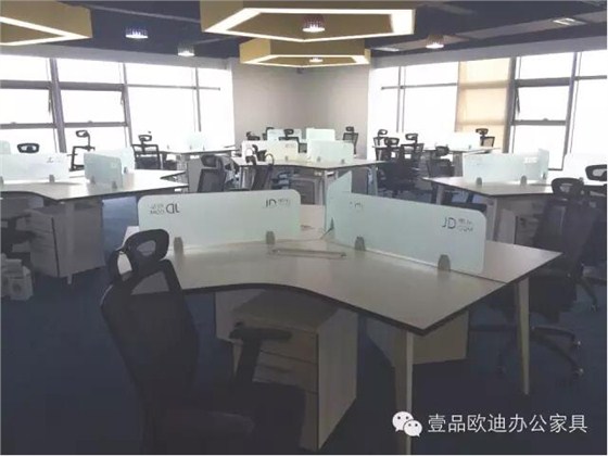 【央視新聞客戶端】京東JD讓老百姓放心網(wǎng)購(gòu)，壹品歐迪讓京東JD綠色辦公
