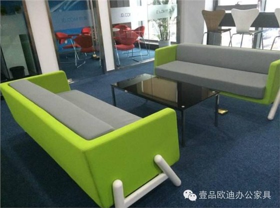 【央視新聞客戶端】京東JD讓老百姓放心網(wǎng)購(gòu)，壹品歐迪讓京東JD綠色辦公