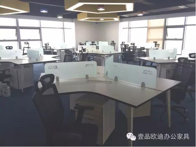 【央視新聞客戶端】京東JD讓老百姓放心網購，壹品歐迪讓京東JD綠色辦公