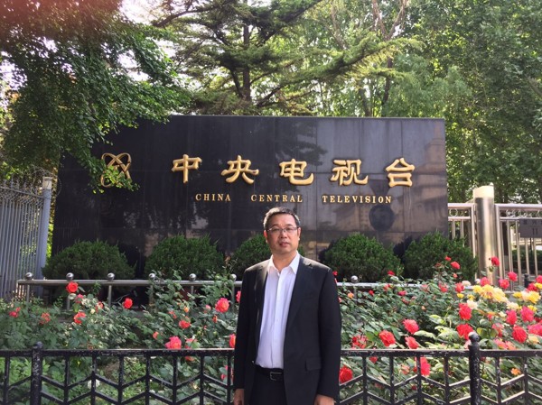 壹品歐迪辦公家具董事長(zhǎng)張曉帆受邀參加央視CCTV《牛商論道》節(jié)目錄制