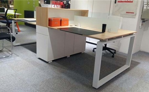 選購成品辦公家具或者定制家具有哪些區(qū)別?